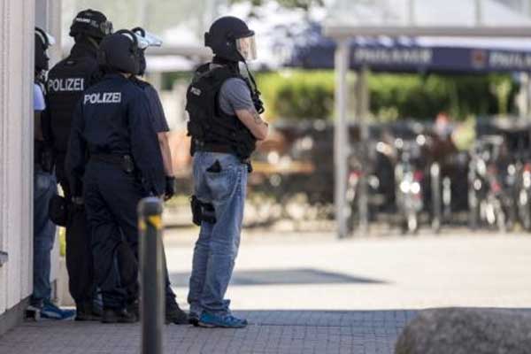 Almanya'da süpermarkete silahlı saldırı
