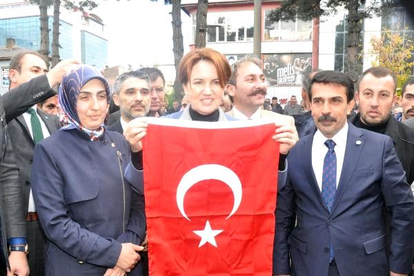 Meral Akşener, Ahlat'ta Selçuklu Mezarlığı'nı Ziyaret Etti: Sevgi, İyilik Dilini Başlatacağız