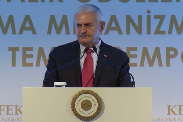 Binali Yıldırım: İstikbalimiz için kadın-erkek birlikte mücadele ediyoruz