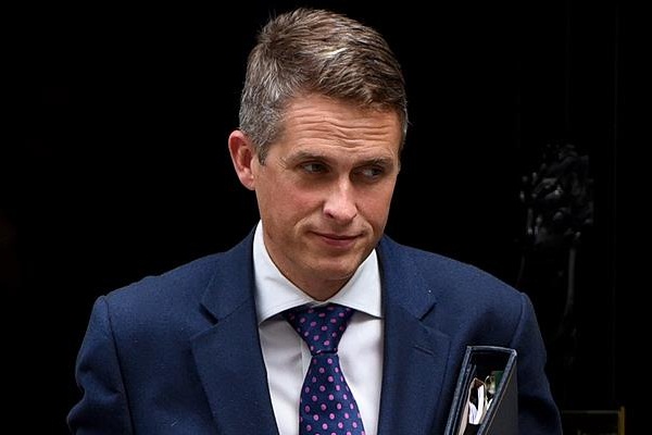 İngiltere'de yeni savunma bakanı belli oldu