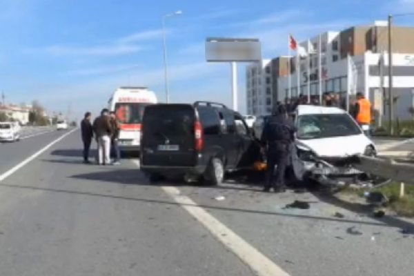 TEM bağlantı yolunda korkunç kaza: 1 ölü, 2 yaralı