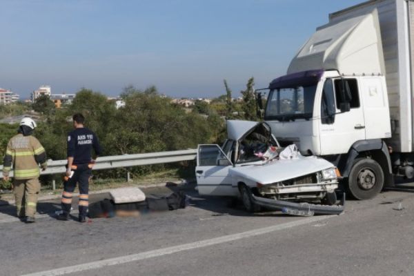 İzmir'de trafik kazası: 1 kişi öldü, 1 kişi yaralandı