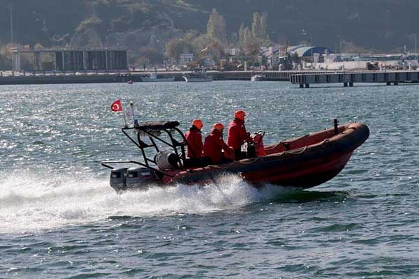 Şile'de batan gemi için arama çalışmaları sürüyor