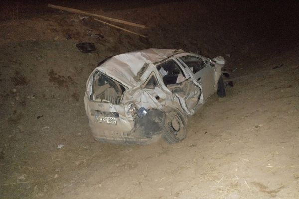 Konya'da köpeğe çarptı, şarampole uçtu: 1 ölü, 4 yaralı