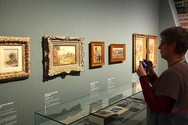 Yahudilerden zorla alınan eserler sergilenmeye başlandı