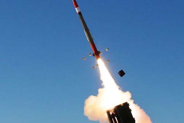 Yemen'den ateşlenen füze Riyad'a düştü!