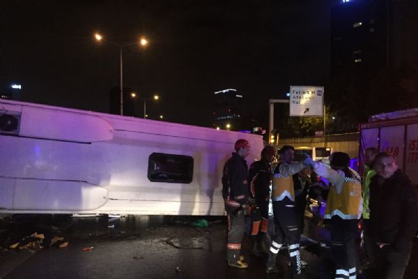 İstanbul'da kaza: 2 ölü, 18 yaralı