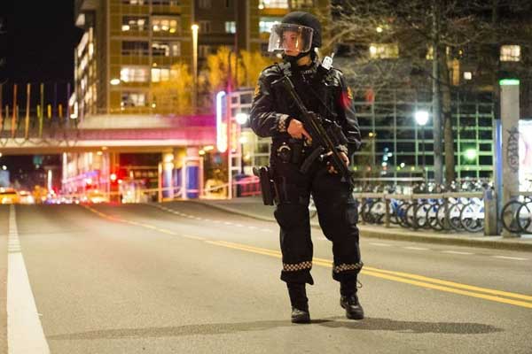 Norveç'te bir kişi etrafa ateş açtı!