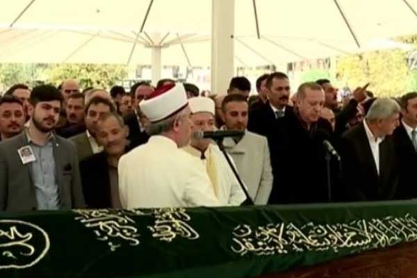 Cumhurbaşkanı Erdoğan arkadaşının cenazesine katıldı