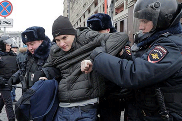 Rusya’da yüzlerce kişi gözaltına alındı