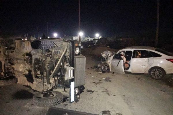 Batman'da askeri araç otomobille çarpıştı: 3'ü asker, 5 yaralı