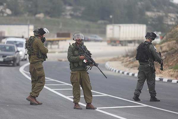 İsrail askerleri 16 Filistinliyi gözaltına aldı