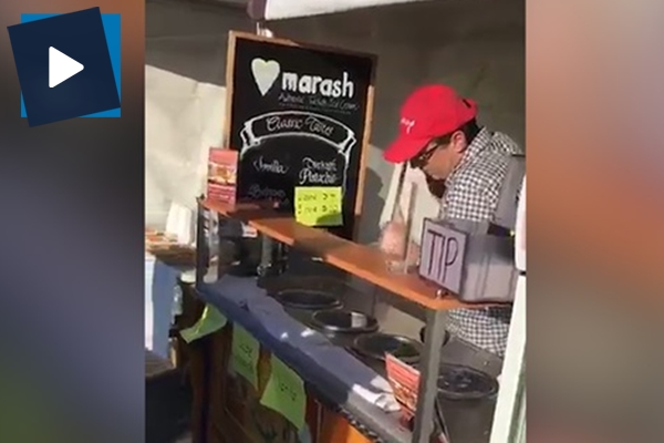 ABD'de Türkiye şapkalı FETÖ mensubuna vatandaştan tepki