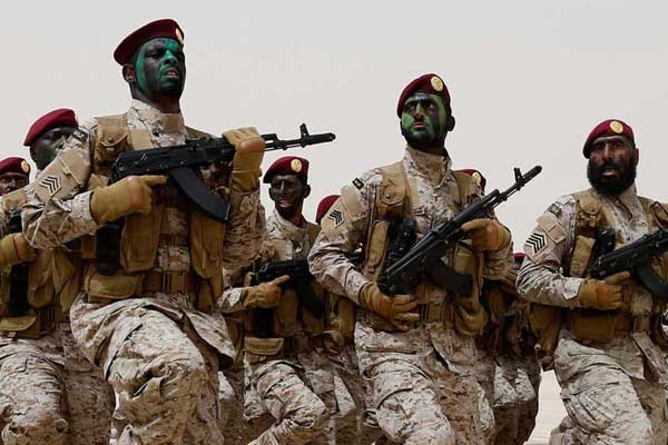 Riyad'a düşen füzelerin ardından Suudi Arabistan tüm yolları kapattı