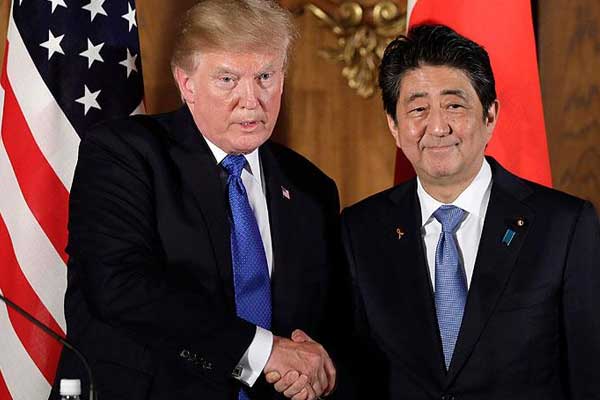 Trump Japonya Başbakanı Abe ile görüştü