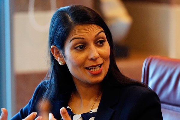 İngiliz bakandan İsrail temasları için özür