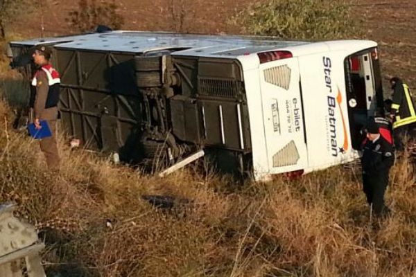 Ankara'da yolcu otobüsü devrildi: 3 kişi öldü