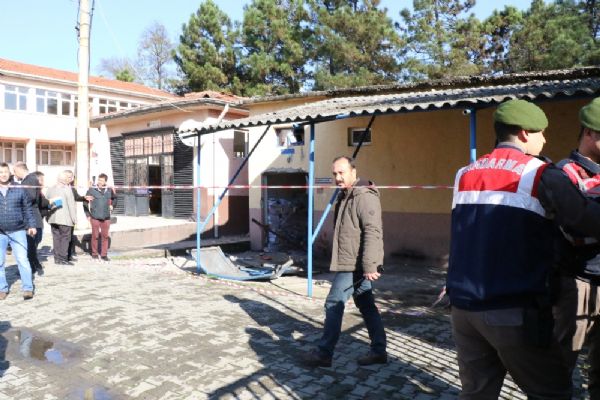 Vali Ahmet Çınar, patlamanın yaşandığı okulda