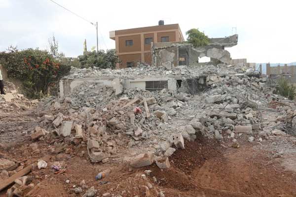 İsrail askerleri Filistinlilere ait evleri yıktı
