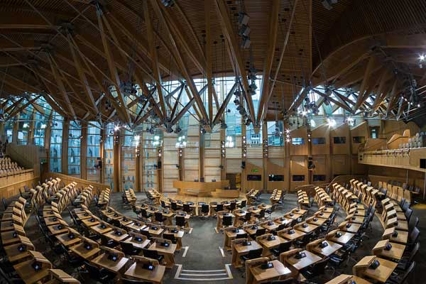 İskoçya Parlamentosu boşaltıldı