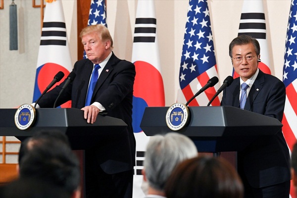 Trump Güney Kore'de