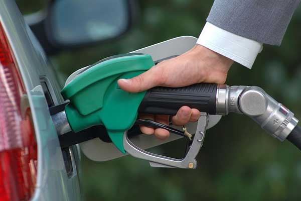 Benzine yapılacak zam belli oldu