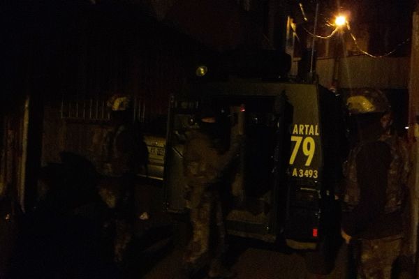 İstanbul'da 20 adrese narkotik operasyon