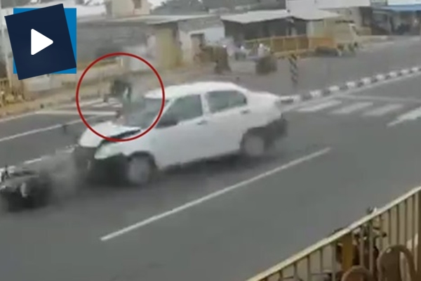 Motosikletli kadın metrelerce uçtu