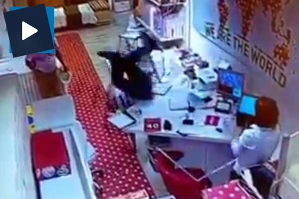 Elektrik çarpan adama sorduğu soruyla sosyal medyayı salladı