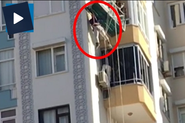 İskelede can pazarı kamerada...10 metre yükseklikte asılı kaldı!