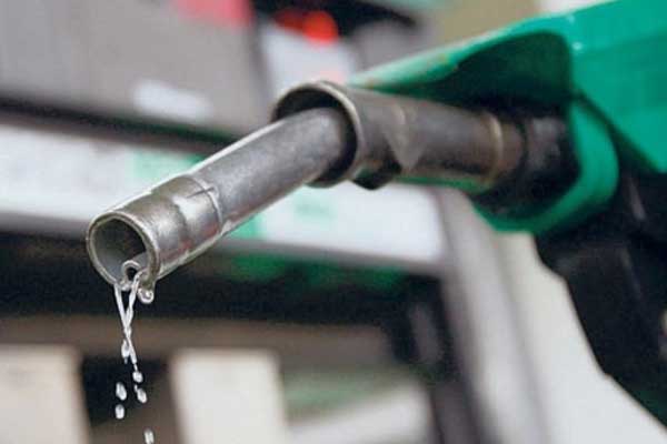 Benzine 13 kuruş zam yapıldı