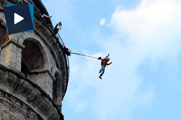 Ekstrem sporcu Koçak Galata Kulesi'den atladı