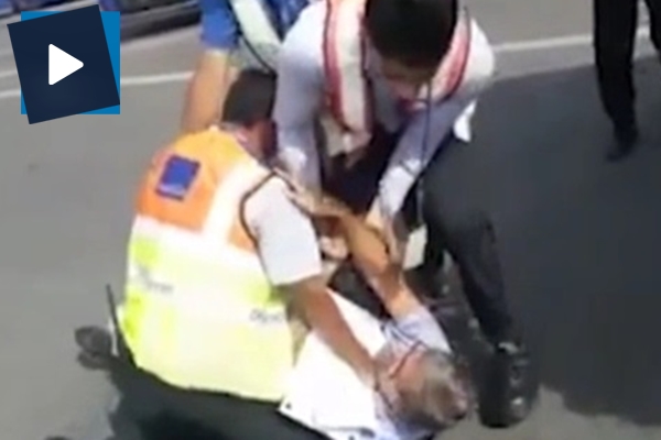 Uçak pistinde yolcuyla kavga!