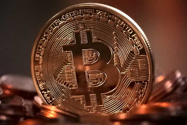 Bitcoin Google'da altını geçti!