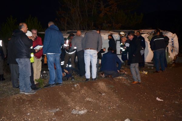 Eskişehir'de işçi servisi takla attı: 15 yaralı