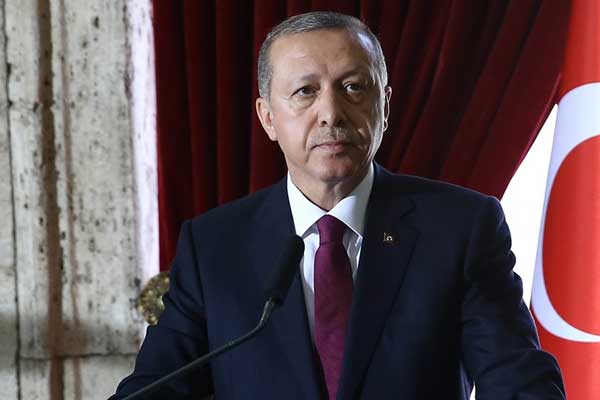 Cumhurbaşkanı Erdoğan Anıtkabir Özel Defteri'ni imzaladı