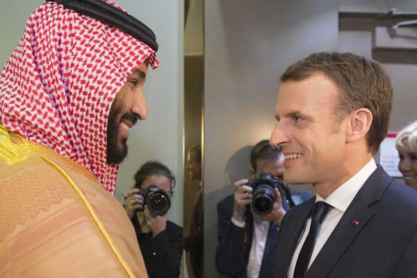 Macron, Suudi Arabistan'a gitti