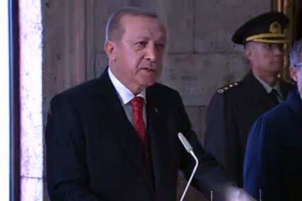 Cumhurbaşkanı Erdoğan, Anıtkabir Özel Defterini imzaladı