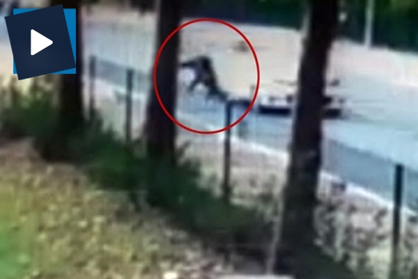 Kadın öğretmen, öğrencisine böyle çarptı