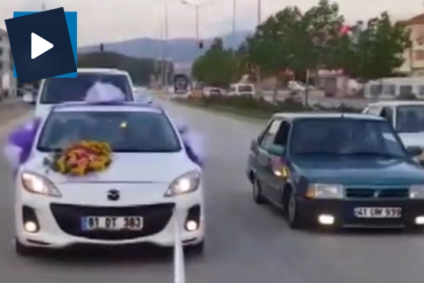 Düğün konvoyunda akılalmaz kaza!
