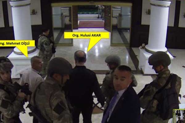 Türkkan, Genelkurmay Başkanı Akar'ın başına silah dayamış