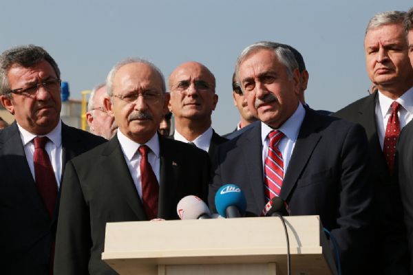 Akıncı ve Kılıçdaroğlu'ndan Deniz Baykal'a ziyaret