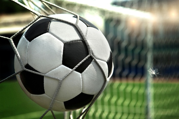 Futbolcu yine sakatlandı