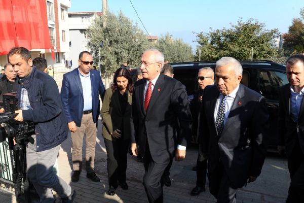 Kemal Kılıçdaroğlu'ndan şehit evine taziye ziyareti