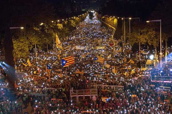 Barselona'da halk yine sokaklara döküldü