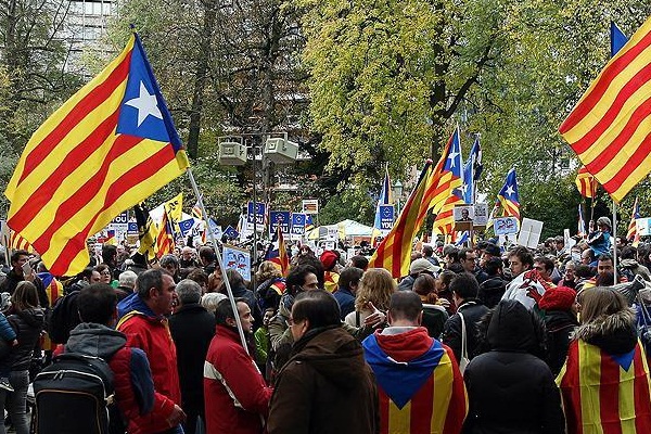 Ayrılıkçı Katalanlardan Brüksel'de eylem