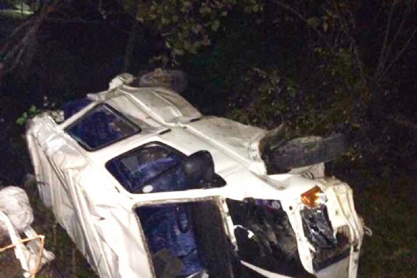 Minibüs uçuruma devrildi: 1 ölü, 5 yaralı