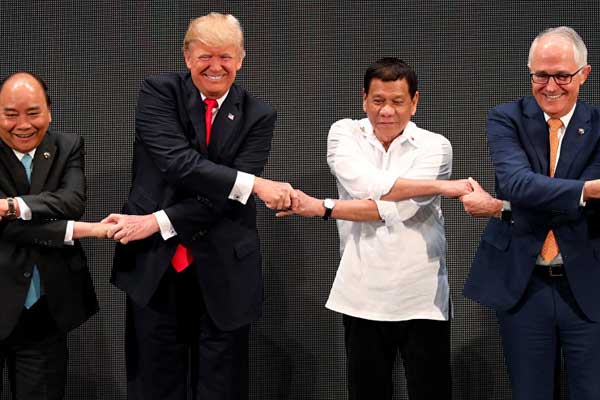 ASEAN 31. Liderler Zirvesi'nde el ele tutuşamadılar