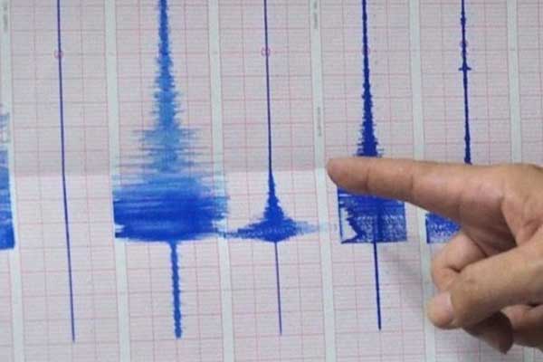 İzmir'in Karaburun açıklarında deprem