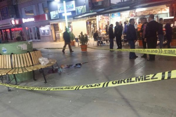 İzmir'de bankta otururken silahlı saldırıya uğradı